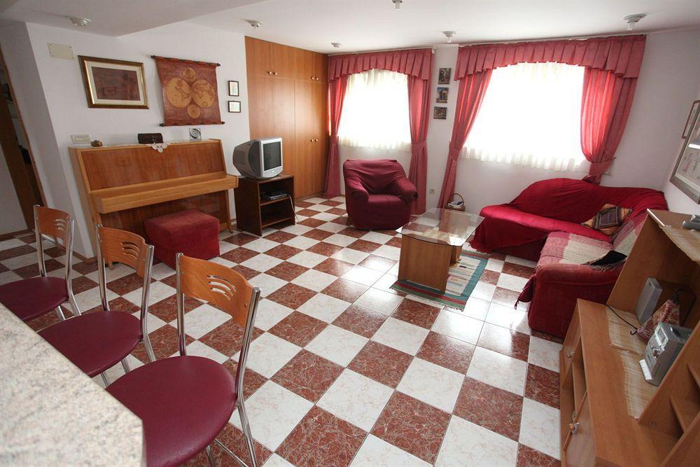 Split Apartments Peric Eksteriør bilde