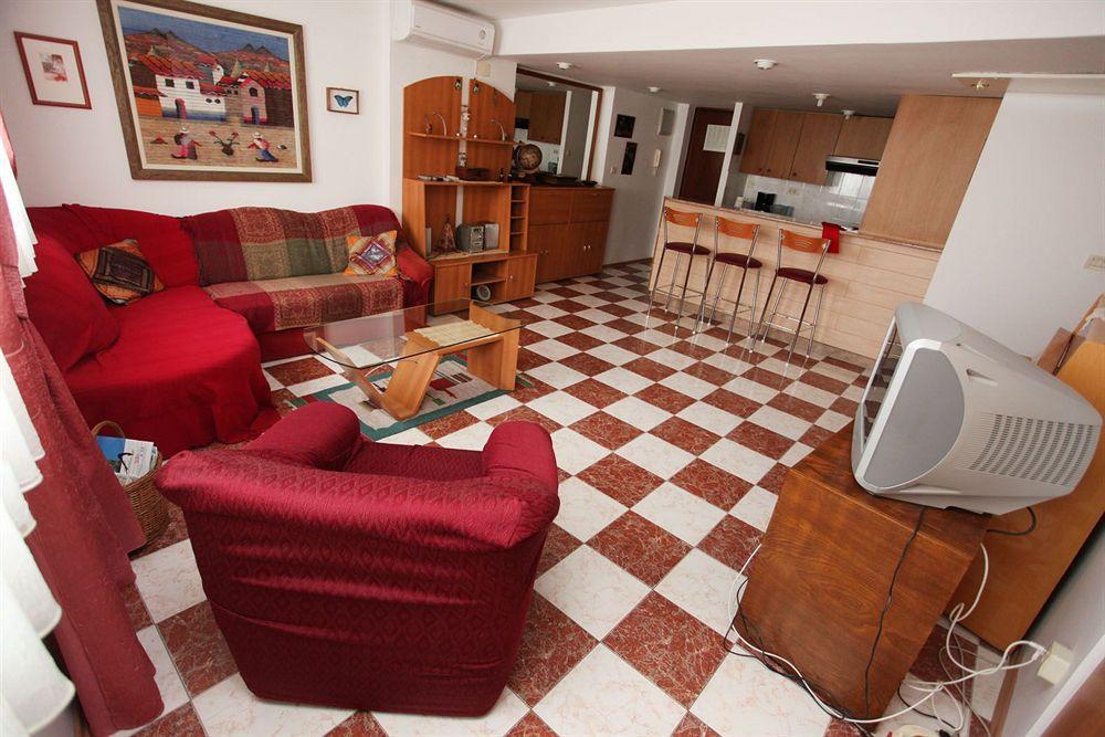 Split Apartments Peric Eksteriør bilde
