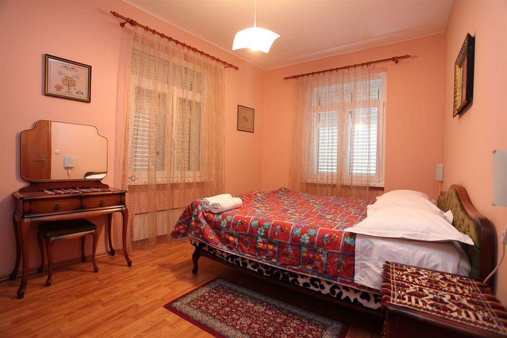 Split Apartments Peric Eksteriør bilde