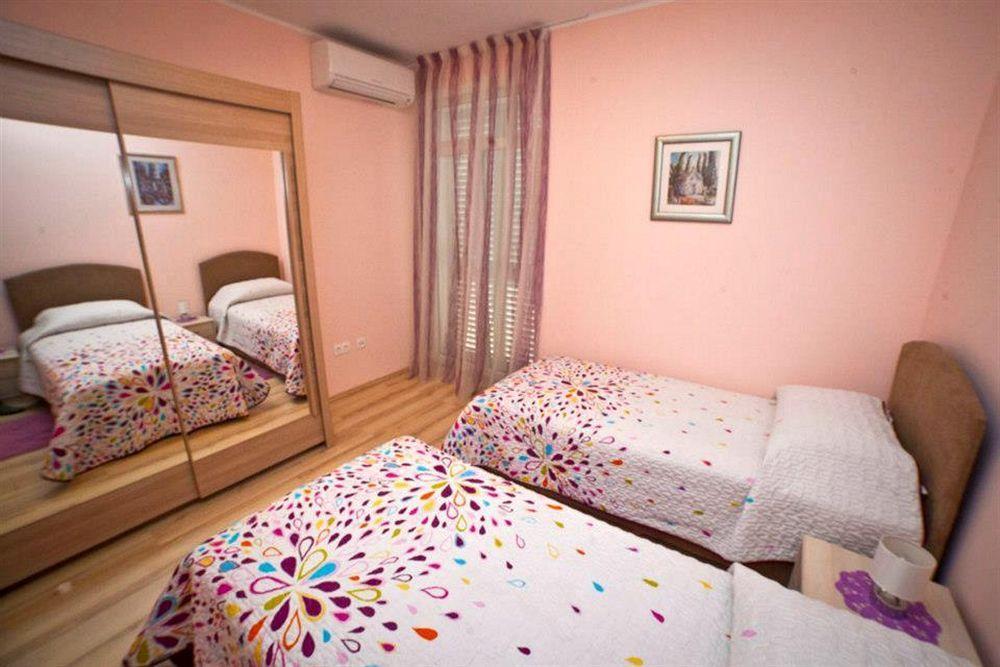 Split Apartments Peric Eksteriør bilde