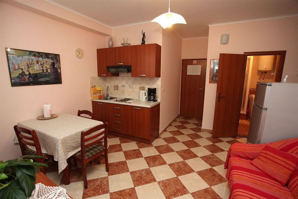Split Apartments Peric Eksteriør bilde