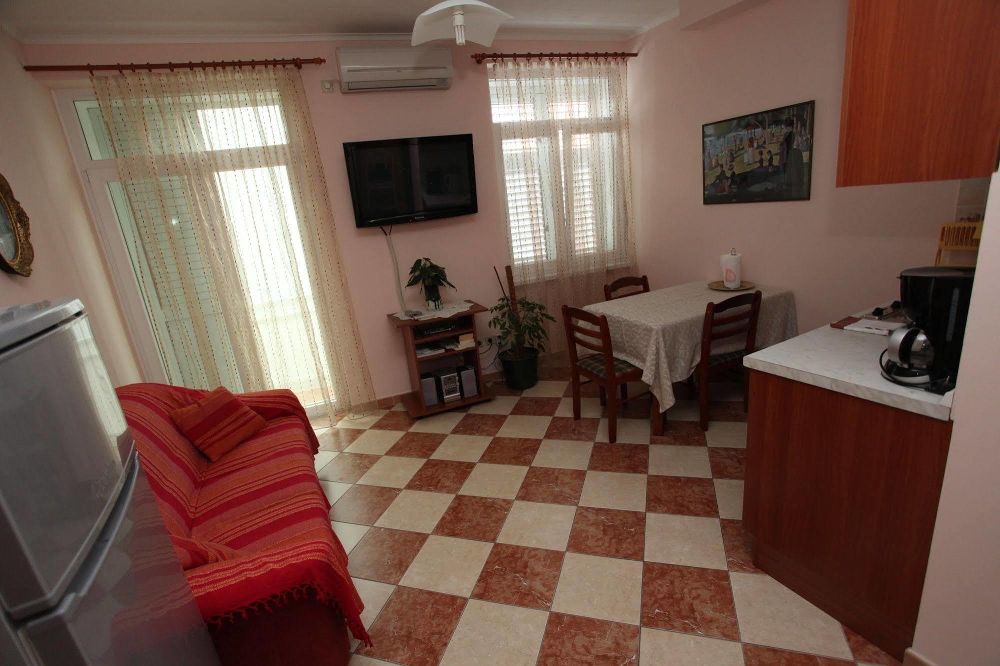 Split Apartments Peric Eksteriør bilde