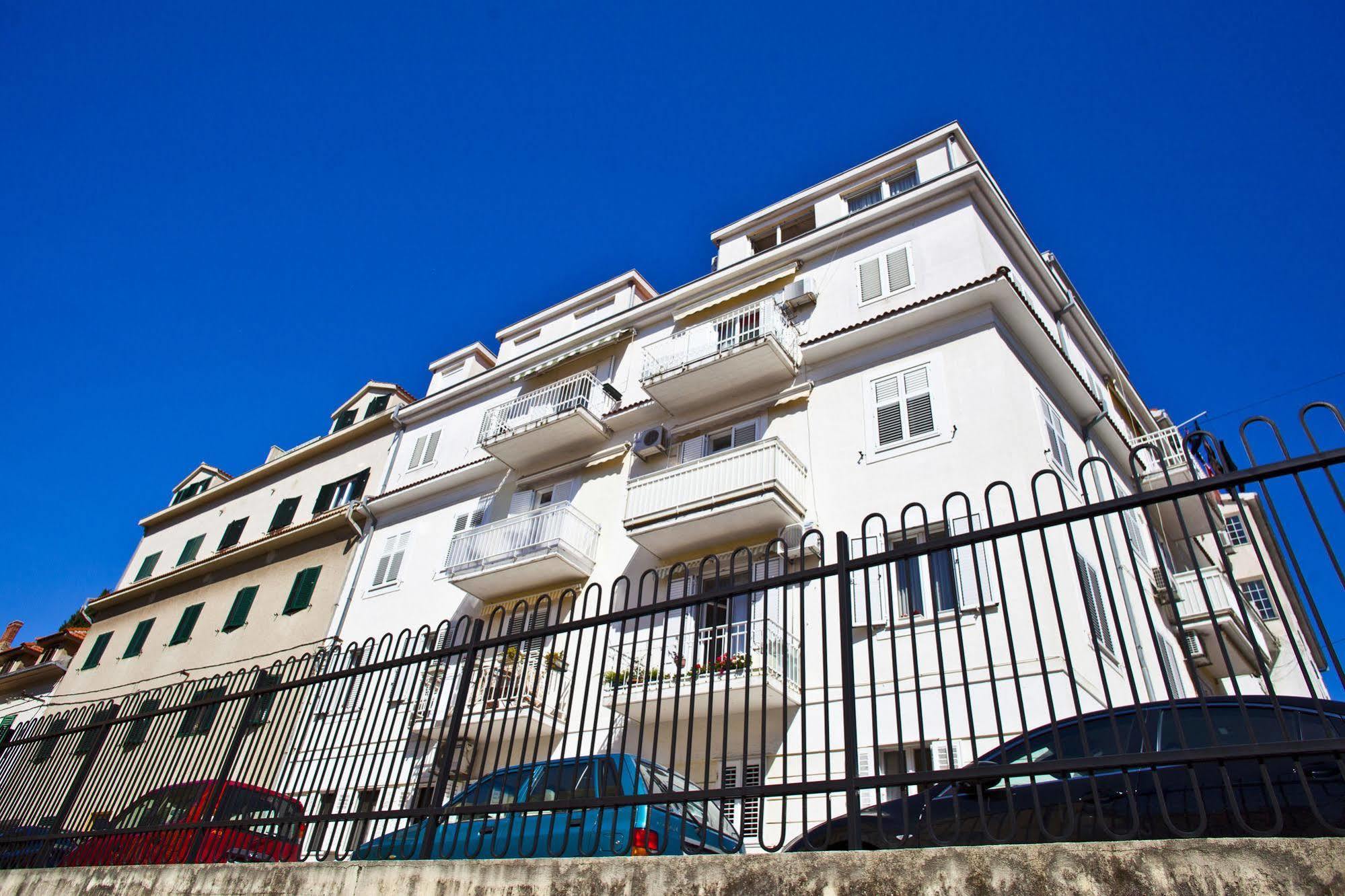 Split Apartments Peric Eksteriør bilde