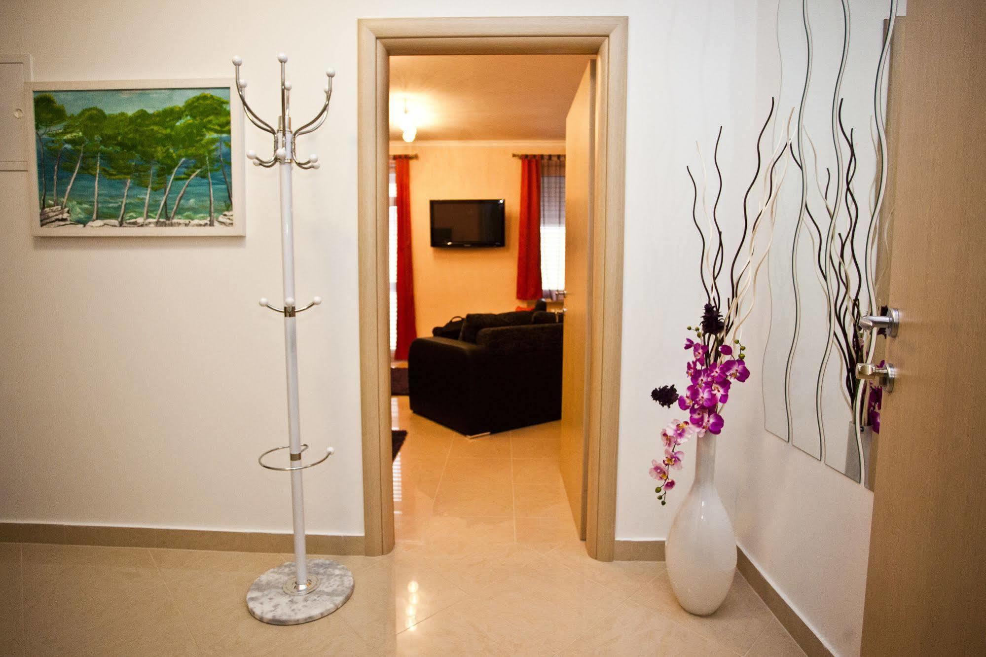 Split Apartments Peric Eksteriør bilde
